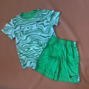 Nike Green Wave Pattern Set Sz 6 (5-6)